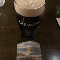 Morrison's Traditional Irish Pub - Guinness auf Jever-Bierdeckel serviert