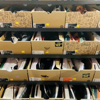 nike clearance store on 192