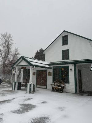 Chico Hot Springs Resort & Day Spa by null