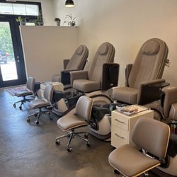 Diamond Nail - Clean and modern nail salon in Mandeville LA with top of the line pedicure and massage chairs.