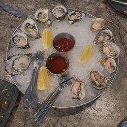 Ocean Oyster Bar & Grill - 6 Shigoku oysters (left). 6 Kisshu oysters (right).
