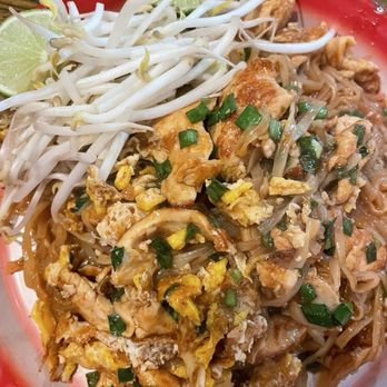 Degthai - CLASSIC PAD THAI - Thai Near Me - Nashville, Tennessee