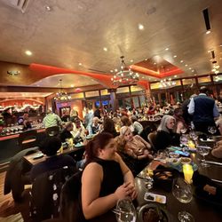 Divan Restaurant - Busy night!