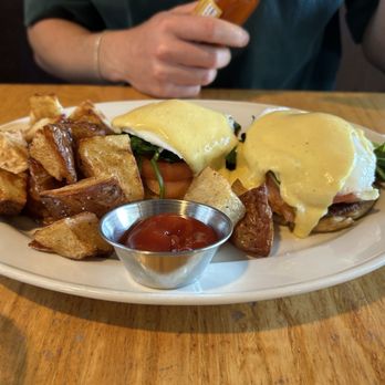 Oasis Cafe - Eggs Benedict Florentine with smoked salmon - New American Near Me - Salt Lake City, Utah Oasis Cafe - Eggs Benedict Florentine with smoked salmon - New American Near Me - Salt Lake City, Utah