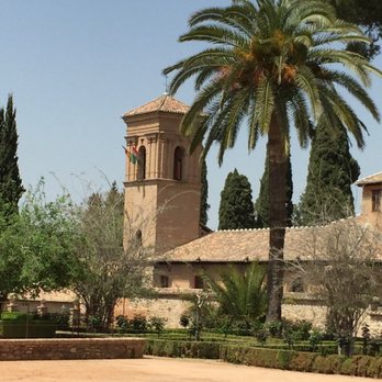 La Alhambra y El Generalife - Landmarks & Historical Buildings Near Me - Granada, GR La Alhambra y El Generalife - Landmarks & Historical Buildings Near Me - Granada, GR