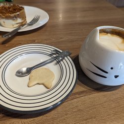 tiny cat cafe