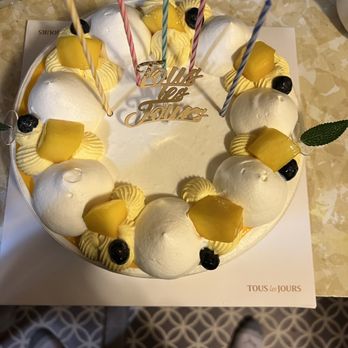 Tous Les Jours - Mango Cloud Cake - Coffee & Tea Near Me - Chicago, Illinois