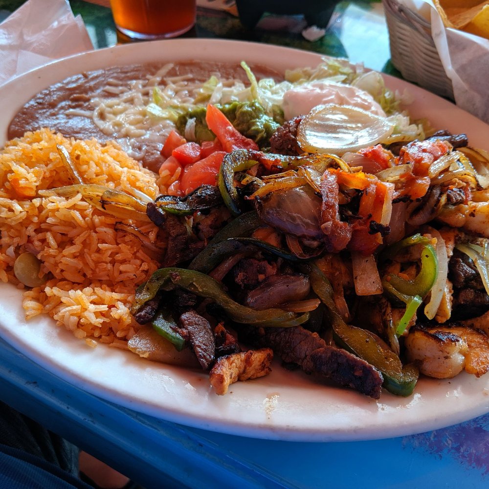 Lunch fajitas Texanas. Really big lunch portion, plump shrimp, great flavor! Bueno! Lunch fajitas Texanas. Really big lunch portion, plump shrimp, great flavor! Bueno!