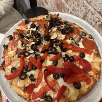 Ojai Pizza Company - 1/2 pepperoni mushroom olive 1/2 pineapple bell pepper olive - Pizza Near Me - Oak View, California Ojai Pizza Company - 1/2 pepperoni mushroom olive 1/2 pineapple bell pepper olive - Pizza Near Me - Oak View, California