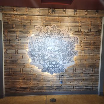 Pig Minds Brewing - Brewpubs Near Me - Machesney Park, Illinois