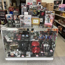 Rae’s 12th Market - Collectibles of all kind!