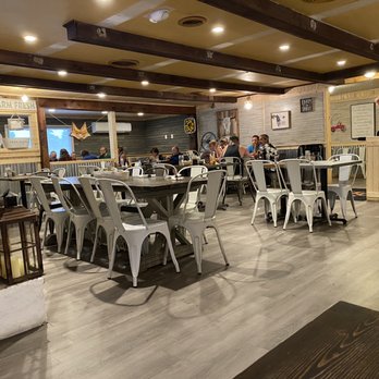 Fox and Hounds Restaurant - Interior - New American Near Me - Newport, Tennessee