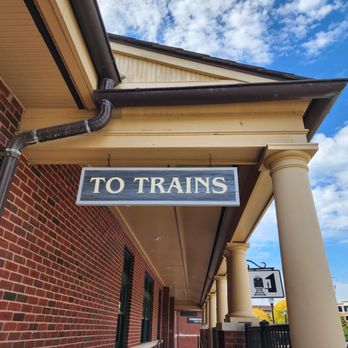 Metra Palatine Station - Train Stations Near Me - Palatine, Illinois