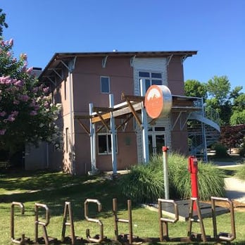The Crash Pad - The front of The Crash Pad - loved the unique architecture!! - Hostels Near Me - Chattanooga, Tennessee