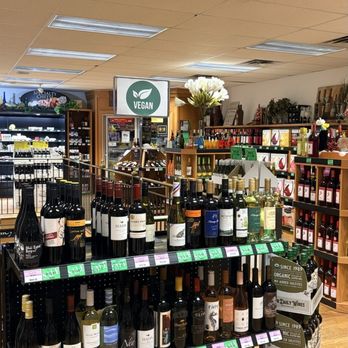 Macadoodles - Inside - Beer, Wine & Spirits Near Me - Pineville, Missouri
