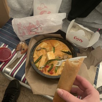 Bangkok Thai Restaurant - RED CURRY WITH VEGGIE AND TOFU WITH 1/2 veggie roll - Chinese Near Me - Stow, Ohio Bangkok Thai Restaurant - RED CURRY WITH VEGGIE AND TOFU WITH 1/2 veggie roll - Chinese Near Me - Stow, Ohio
