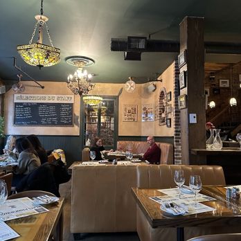 L'Usine de Spaghetti - The decor - Italian Near Me - Montreal, Quebec L'Usine de Spaghetti - The decor - Italian Near Me - Montreal, Quebec