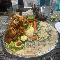 Mariscos Pez Cabo - Tuna Rockefeller and Fried Tuna with Fried Onions