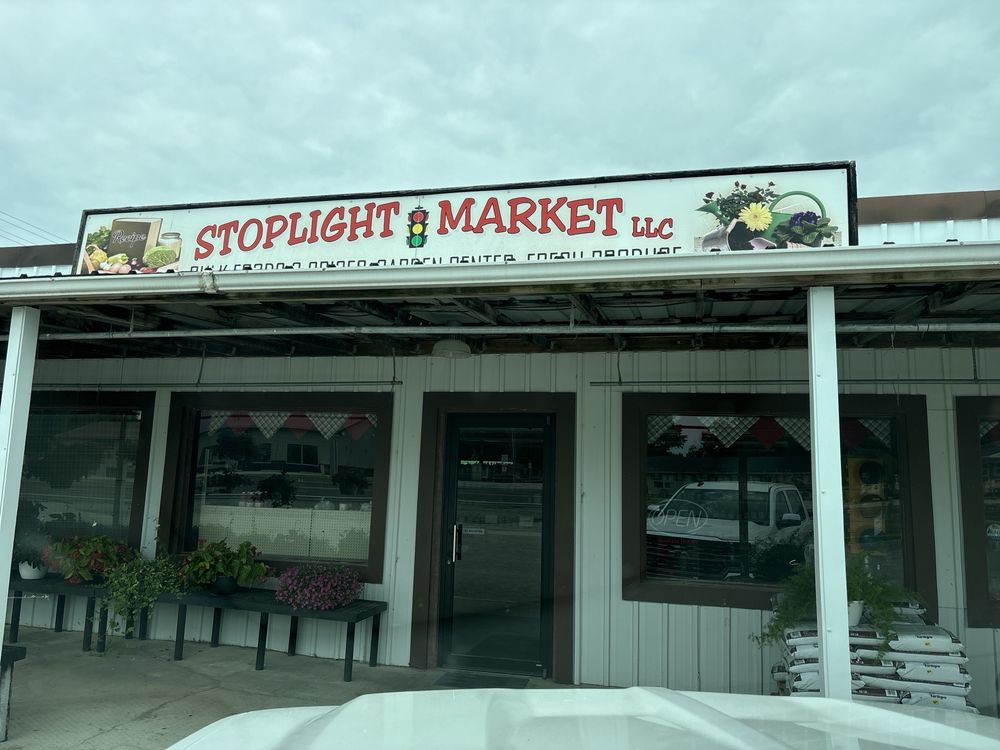 Stop Light Market Logo