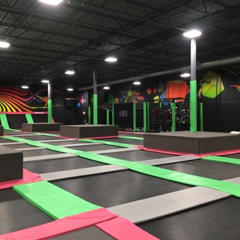 iSaute - Trampoline Parks Near Me - Brossard, Quebec