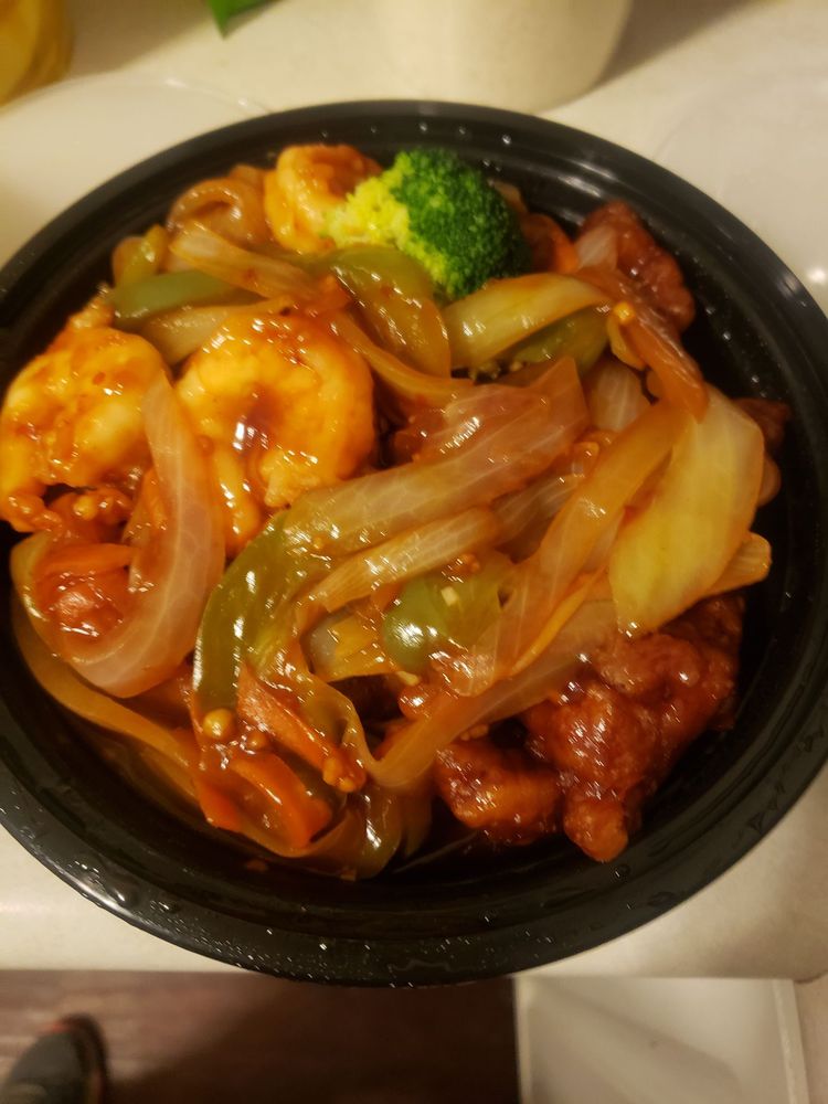 CHOW EXPRESS Updated October 2024 48 Photos & 100 Reviews 7429 N