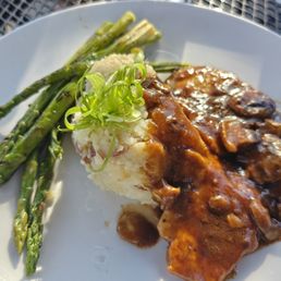 Chicken marsala with asparagus Chicken marsala with asparagus