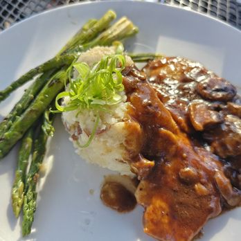 Oswego Grill - Chicken marsala with asparagus - American Near Me - Wilsonville, Oregon Oswego Grill - Chicken marsala with asparagus - American Near Me - Wilsonville, Oregon