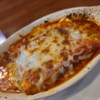 Gusto Italian - A beautiful cheese covered manicotti on a piping hot dish. Handle with care! - Italian Near Me - Owensboro, Kentucky Gusto Italian - A beautiful cheese covered manicotti on a piping hot dish. Handle with care! - Italian Near Me - Owensboro, Kentucky