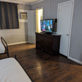 Ingle's Motel - New marble top dresser and end table also new lamp. Bed frame, mattresses, linen, many upgrades - Hotels Near Me - Henderson, Nevada Ingle's Motel - New marble top dresser and end table also new lamp. Bed frame, mattresses, linen, many upgrades - Hotels Near Me - Henderson, Nevada