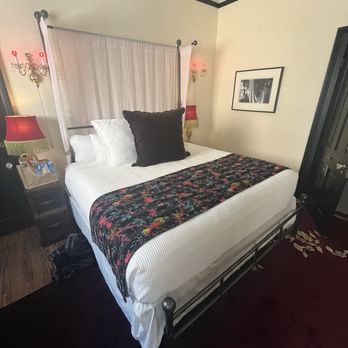 Columns - Room 16! - Hotels Near Me - New Orleans, Louisiana