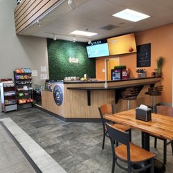 The Fixx Juice Bar - Tables