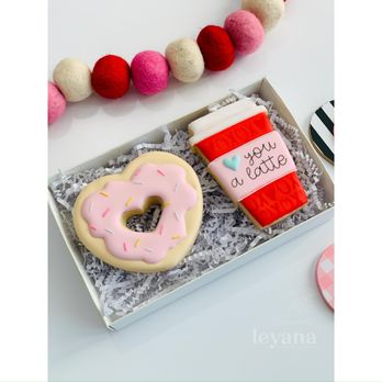 Leyana Sugar Studio - Valentines Day cookie box set - Custom Cakes Near Me Leyana Sugar Studio - Valentines Day cookie box set - Custom Cakes Near Me