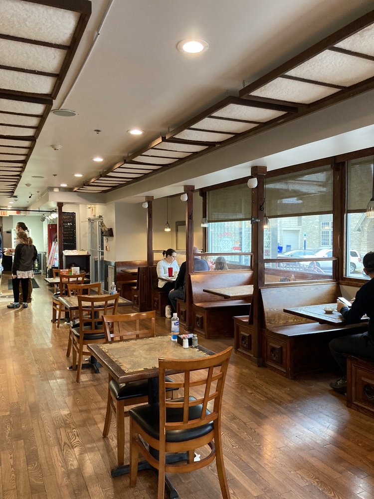 Izenberg’s – gifts, bakery, catering, restaurant