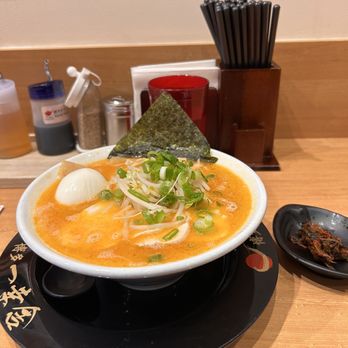 Ikkousha Chicken Ramen - Miso chicken broth ramen - Ramen Near Me - Toronto, Ontario Ikkousha Chicken Ramen - Miso chicken broth ramen - Ramen Near Me - Toronto, Ontario