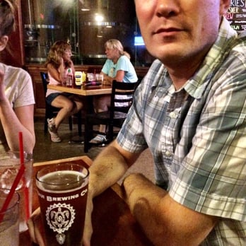 Maui Brewing - Husband and his Beer - Brewpubs Near Me - Lahaina, Hawaii