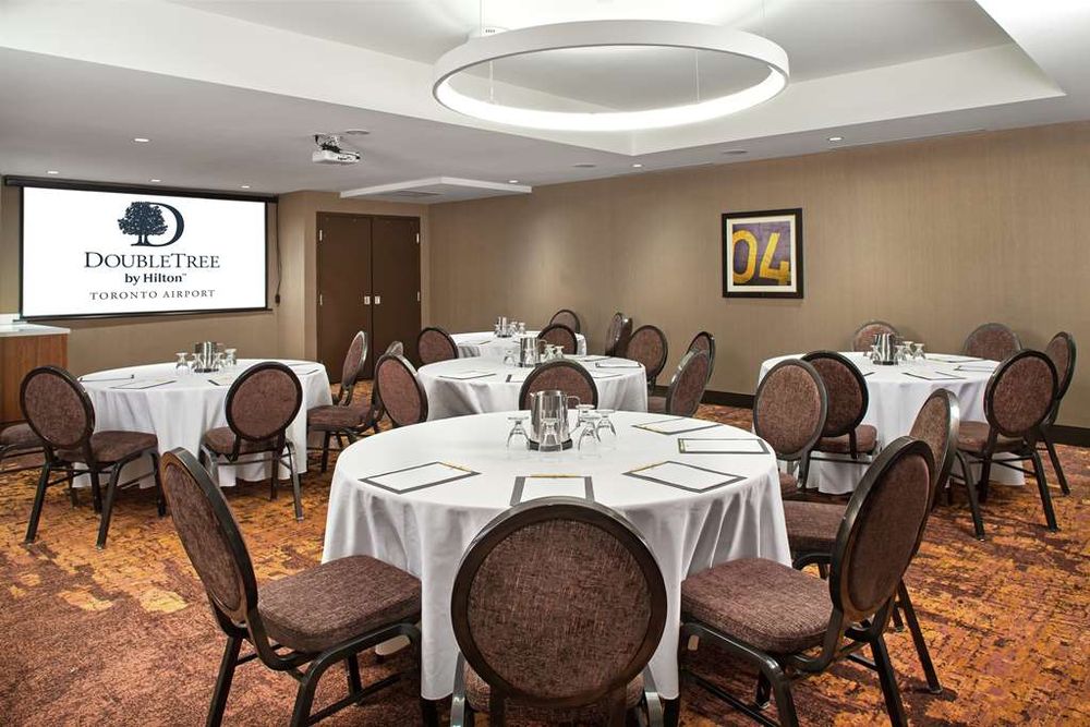 DoubleTree by Hilton Toronto Airport