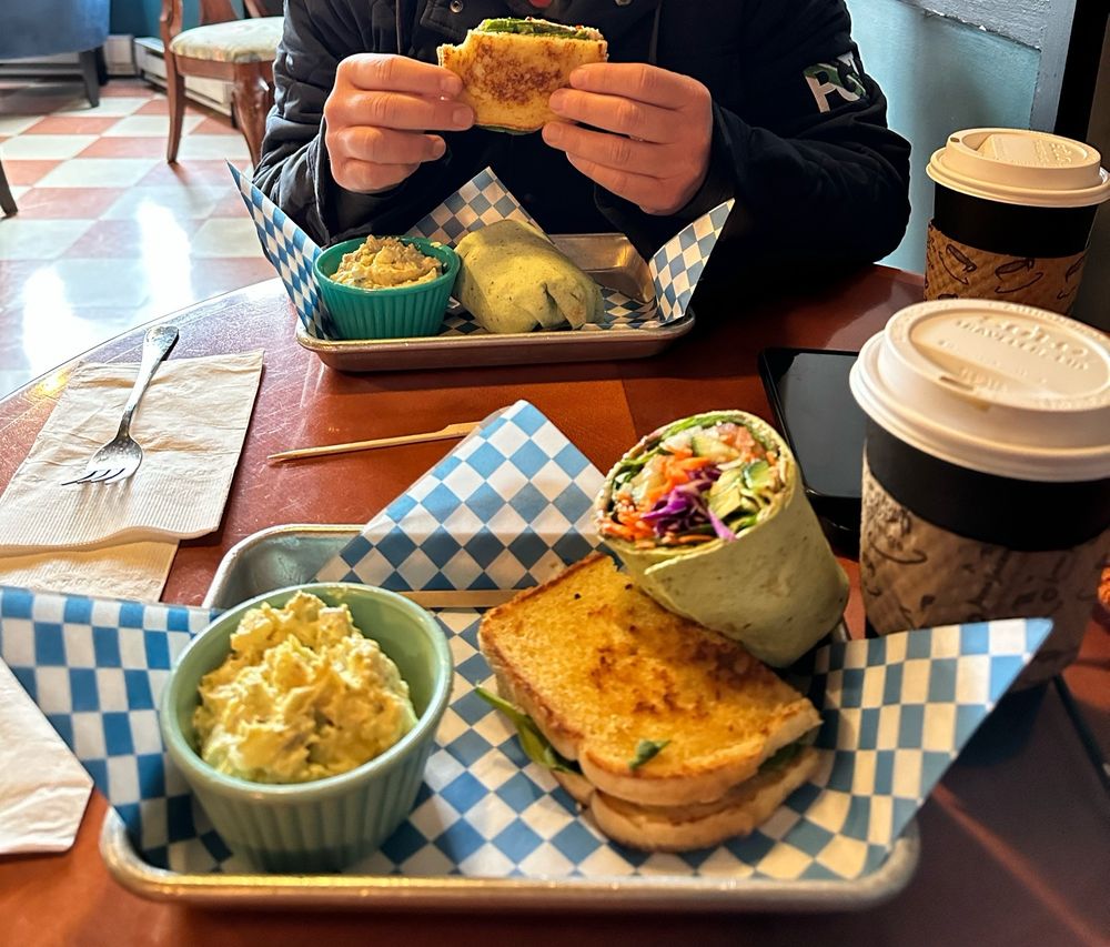 T’s Cafe and Espresso Logo