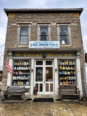 Grannie's Cookie Jars & Ice Cream Parlor by null