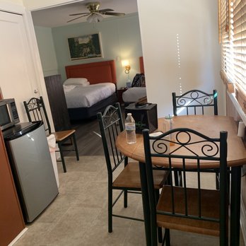 Gold Inn - Mini kitchen/dining area - Hotels Near Me - Hot Springs, Arkansas Gold Inn - Mini kitchen/dining area - Hotels Near Me - Hot Springs, Arkansas