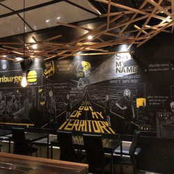 Heisenburger Burger Lab - Gráficos en el interior del local