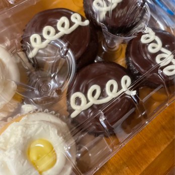 DS Cakes & Sweet Cafe - Cupcakes Near Me - Newbury, Ohio