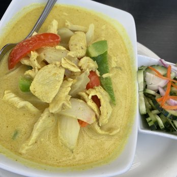 Lemongrass Bistro - Yellow Chicken Curru - Thai Near Me - Martinez, California Lemongrass Bistro - Yellow Chicken Curru - Thai Near Me - Martinez, California