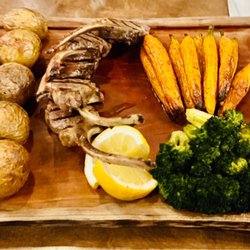 Elite Steak & Seafood - Veal with mushrooms, lamb lollipops and seared tuna on a family platter for sharing along with roasted tomatoes, carrots and broccoli.