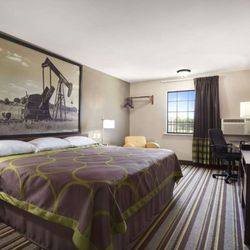 Super 8 by Wyndham Ardmore - King Bed Room with MicroFridge
