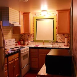 Hydrangea Inn - The kitchen in the bungalow.