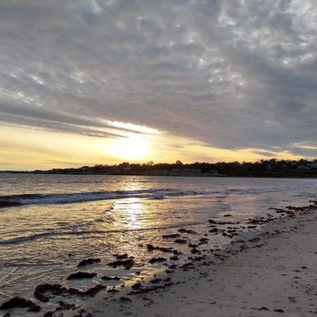 Paradise Farmhouse - Short walk to the beach for the sunset! - Vacation Rentals Near Me - Middletown, Rhode Island