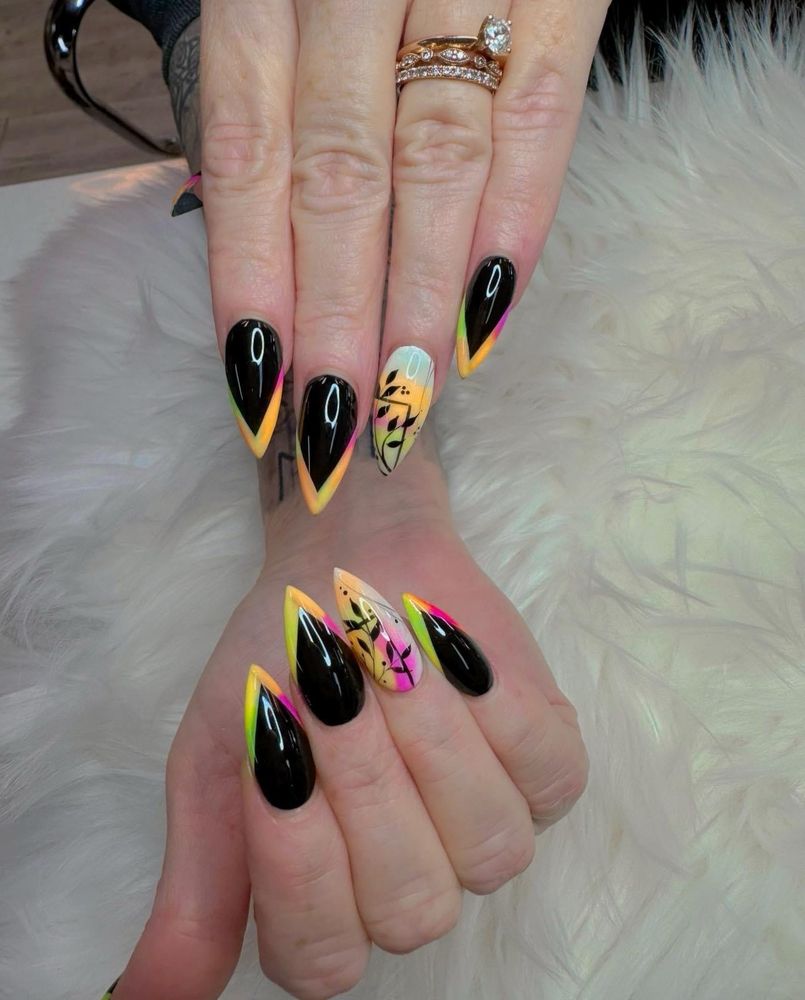 Fancy Nails & Spa Logo