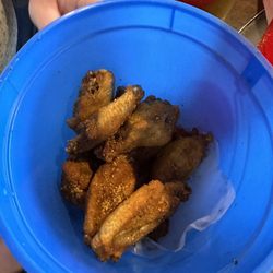 Buckett’s Wings and More - 10 wings