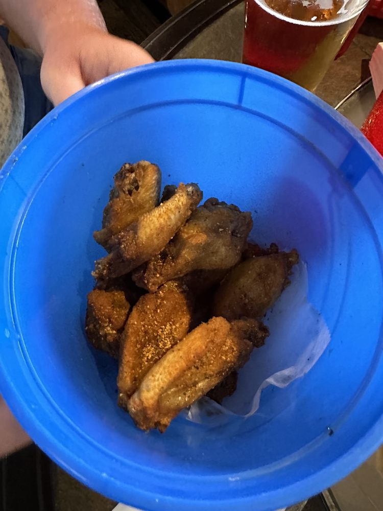 BUCKETT’S WINGS AND MORE Updated October 2024 46 Photos & 111 Reviews 6301 S Pointe Blvd