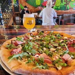Trails End Brewery - Northern Lights Pizza of the Month and a Scenic By-Way Juicy IPA